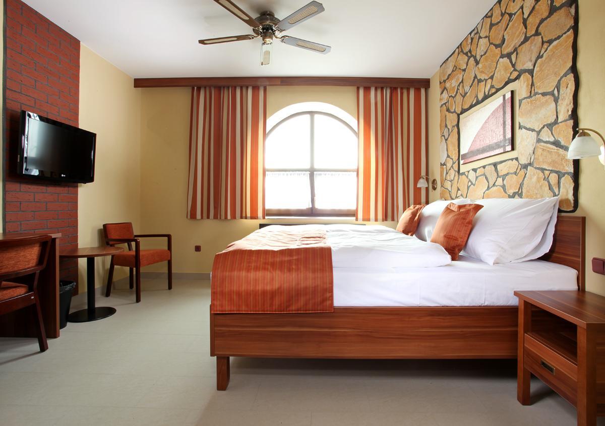 Hotel Vinopa Hustopeče Esterno foto