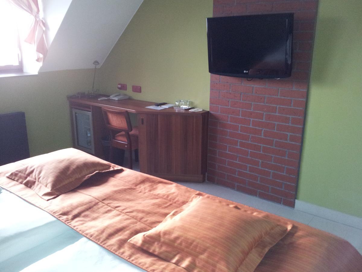 Hotel Vinopa Hustopeče Esterno foto