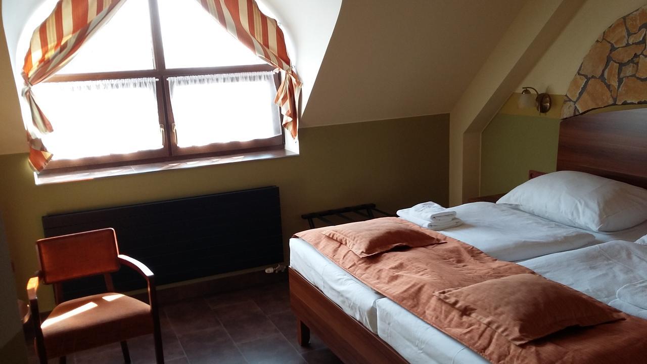 Hotel Vinopa Hustopeče Esterno foto