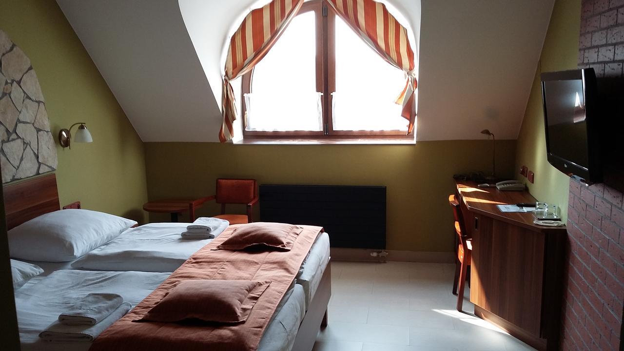 Hotel Vinopa Hustopeče Esterno foto