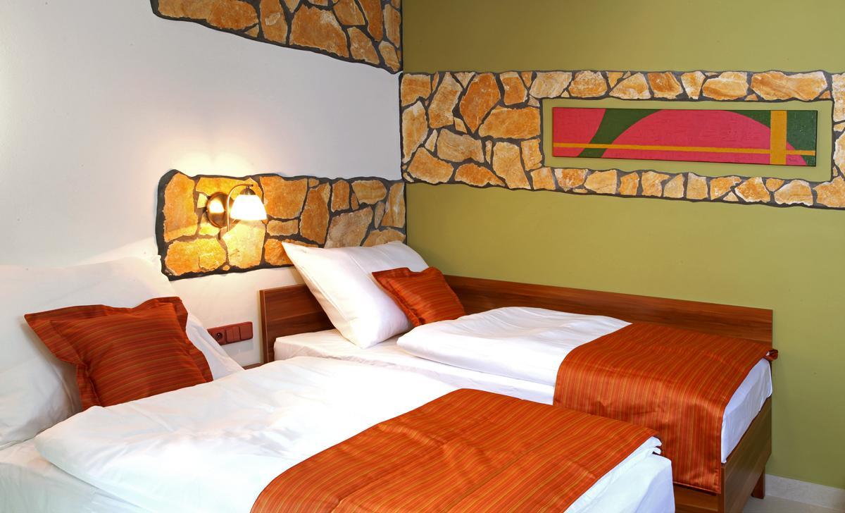 Hotel Vinopa Hustopeče Esterno foto
